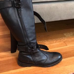 Burberry Black Leather boots